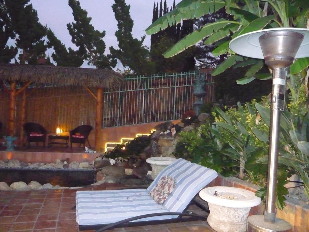Woodland Hills Calabasas Guesthouses Los Angeles Exterior photo